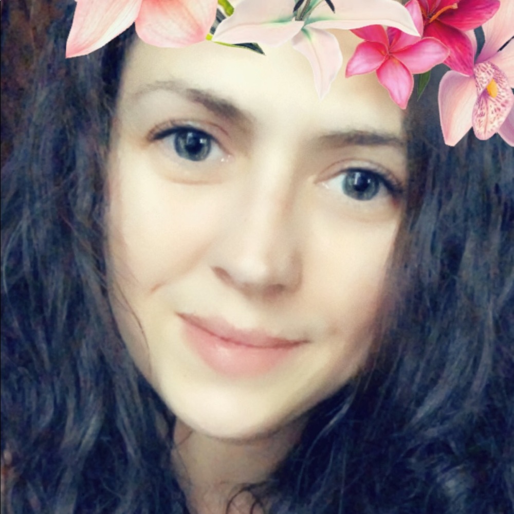 Meet your Posher, Elyssa